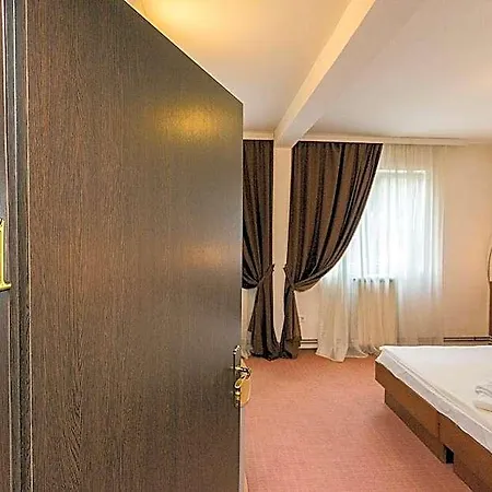 Dominus Hotel 3*